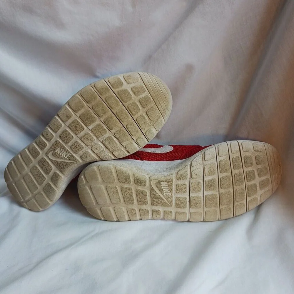 Nike Roshe One Boys Running Shoes Red Sneakers Size 6.5Y